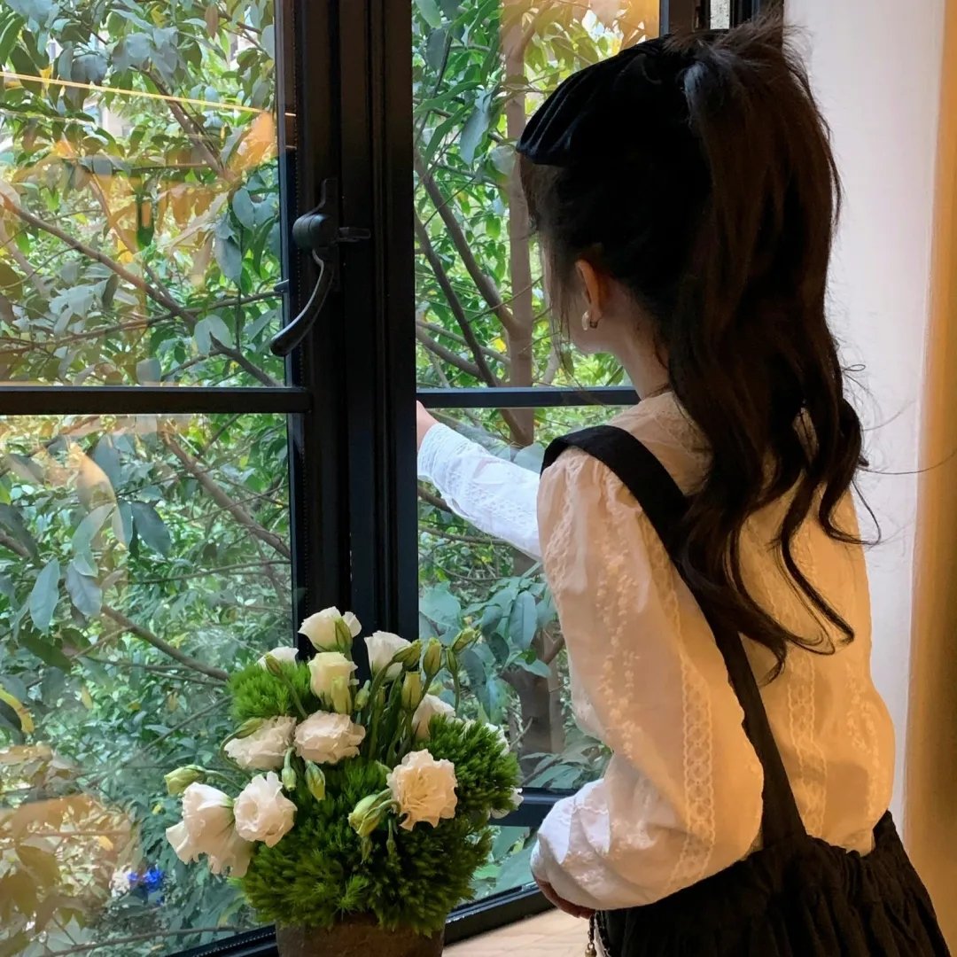 金牌客服董董恩